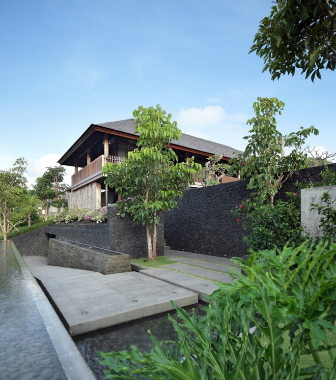 Villa Pecatu in Indonesia by Wahana Cipta Selaras Architects