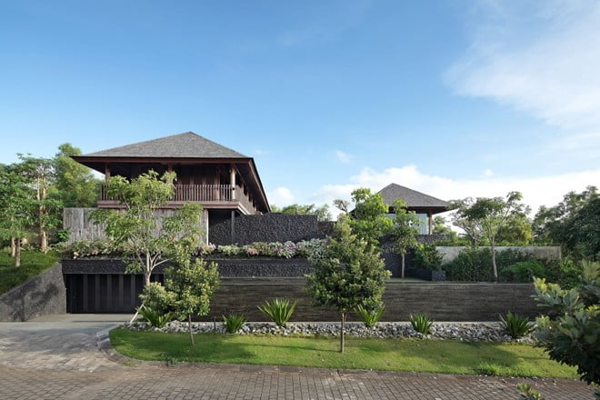 Villa Pecatu in Indonesia by Wahana Cipta Selaras Architects