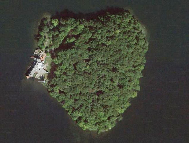 Angelina Jolie buys Brad Pitt heart-shaped island to mark his 50th birthday