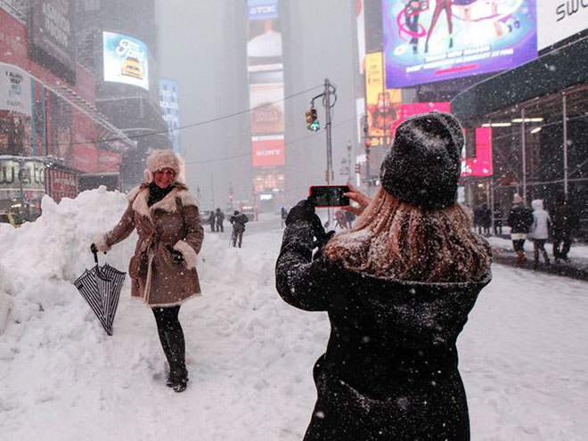 Incredible Photographs of New York City Winter Storm-b