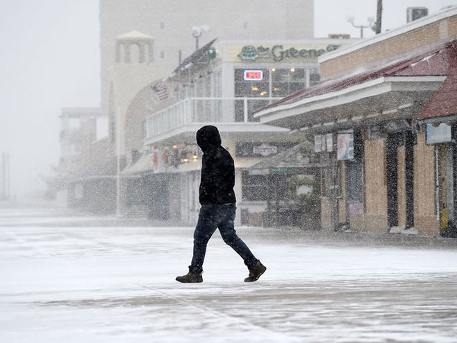 Incredible Photographs of New York City Winter Storm-e