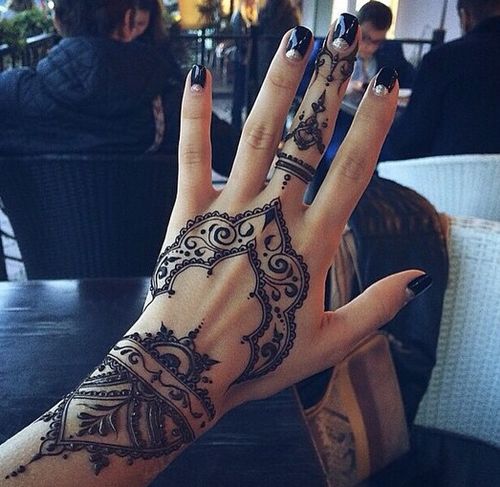 black mehndi design