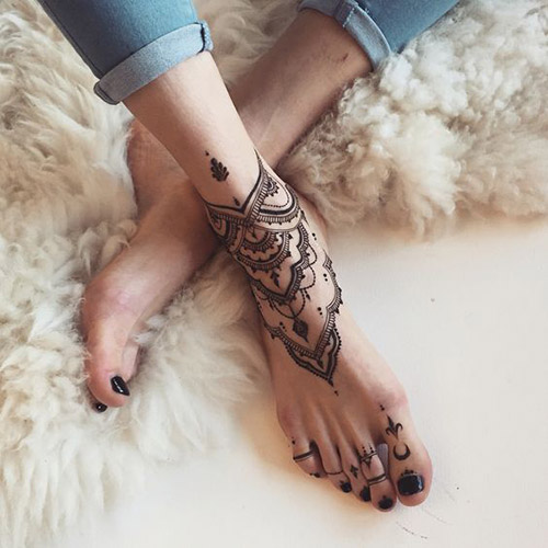 casual simple mehndi designs for feet