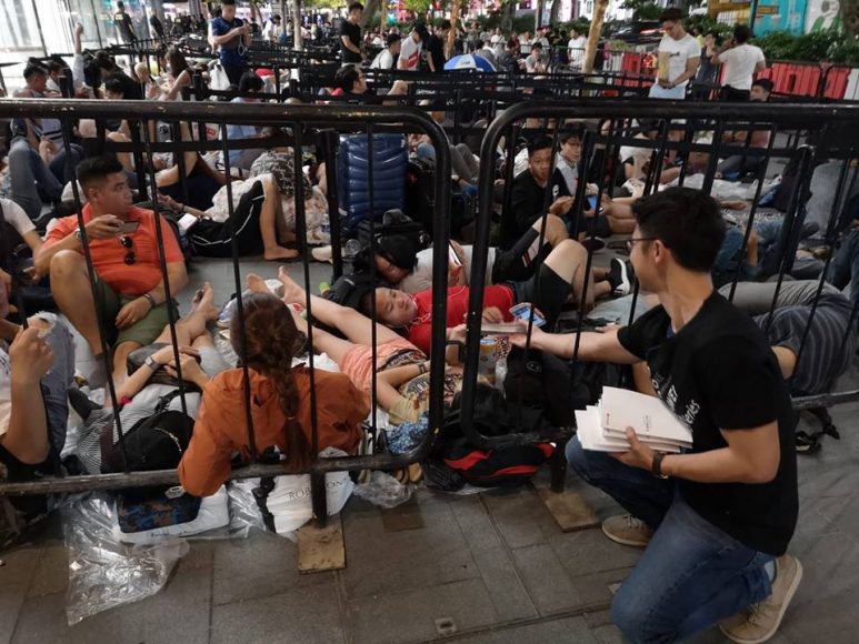 Huawei Gave Out Power Banks To Apple Fans Who Were Queuing For iPhones Overnight In Singapore