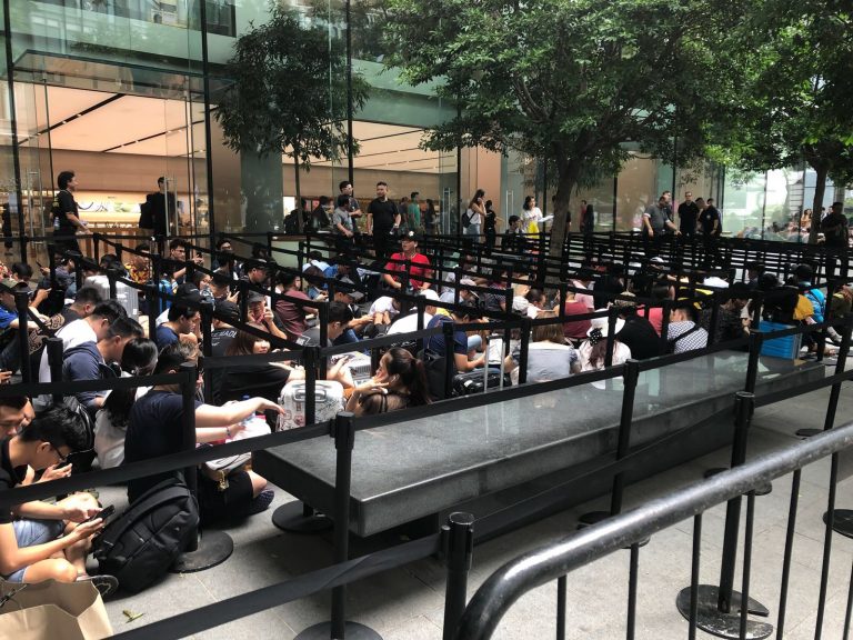 Huawei Gave Out Power Banks To Apple Fans Who Were Queuing For iPhones