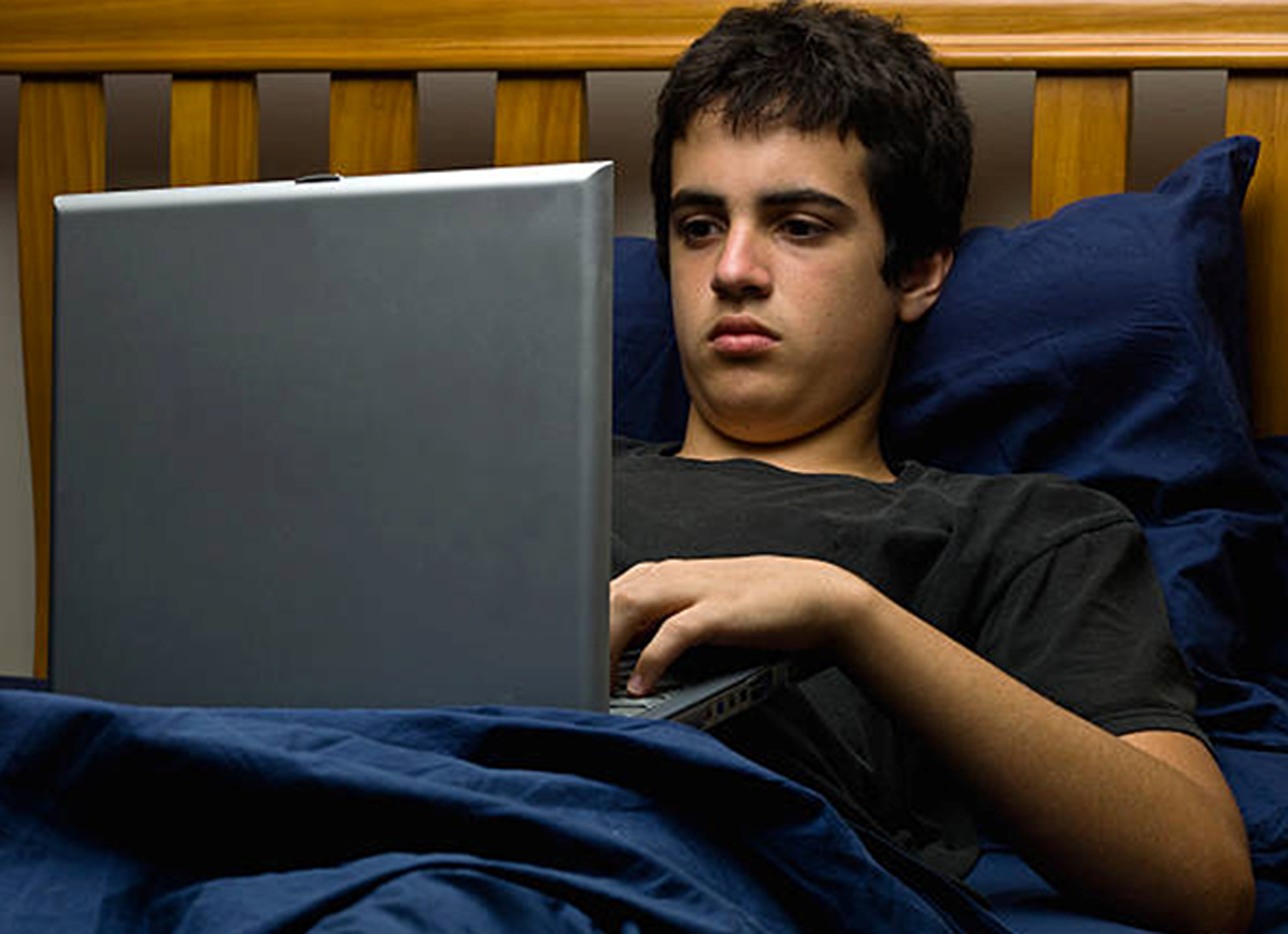 Teenagers using screens before bed adds an extra half an hour before they are able to fall asleep, study finds